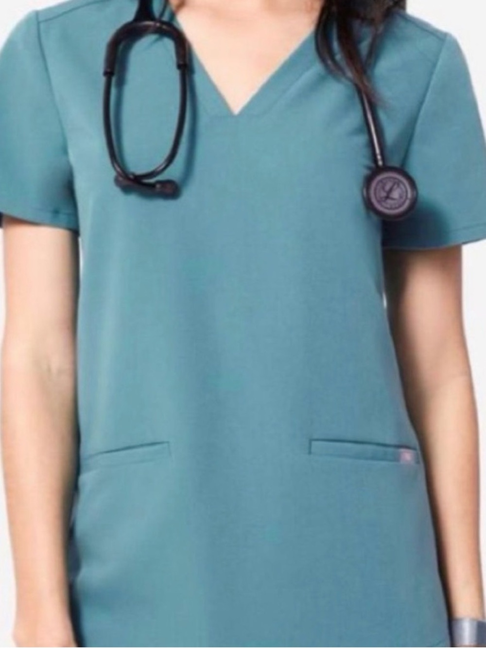 Figs Casma Three-Pocket Scrub Top in Hydrogreen
